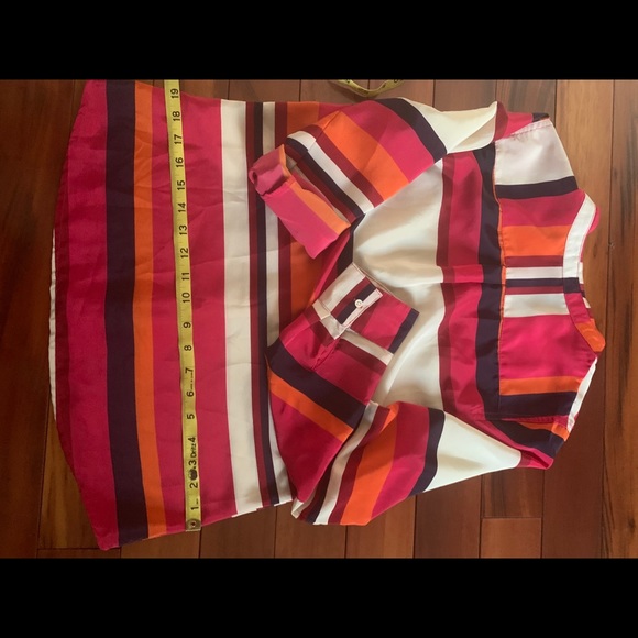 Beautiful multi colored blouse in Medium - Picture 11 of 16